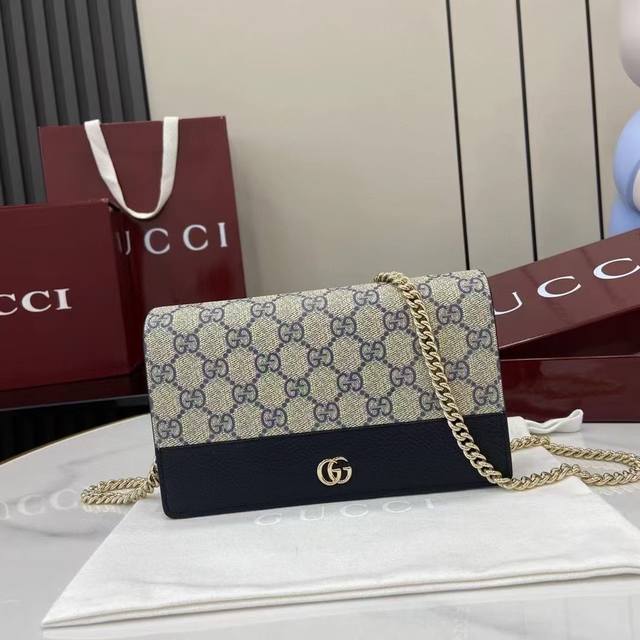 Premium Edition New Product This Gg Marmont chain wallet is crafted from Gucci d