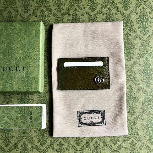 the top-of-the-line model, is made from a genuine G-brand mold, with matching sp