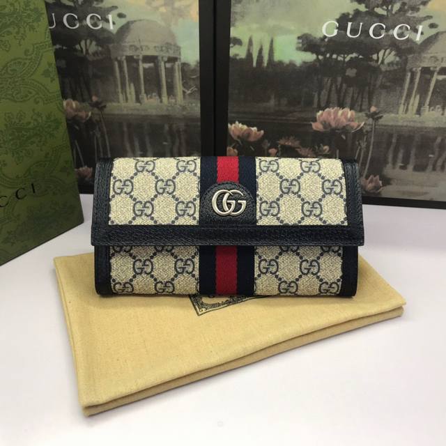 The top-of-the-line GG Supreme Ophidia collection! This flap wallet features Gg