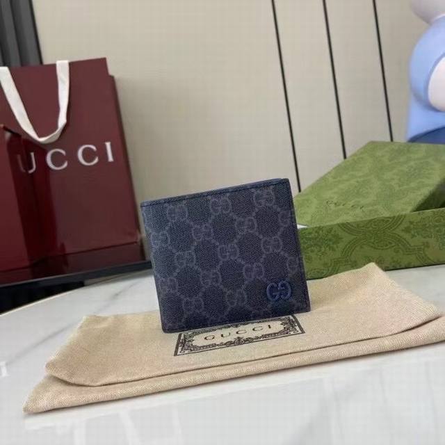 Premium Edition This bifold wallet is a masterpiece from the Pre-Fall 2025 colle