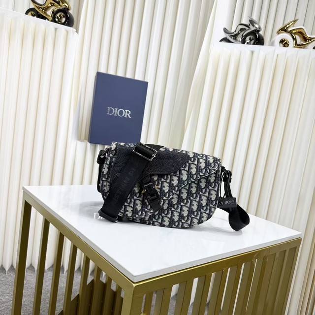 the most premium version on the market. Compare to the replica Saddle Messenger