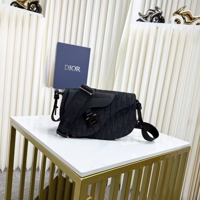 the highest-end version on the market. Replica Saddle Messenger Bag. Made of bla