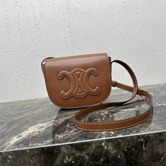 Shipping Folco Cuir Triomphe smooth cowhide leather handbag 7 x 6 x 3 inches 18.