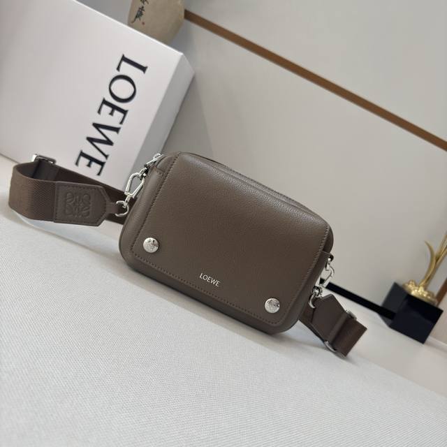 Low new small soft grained cowhide leather Pebble messenger bag. Utility and com