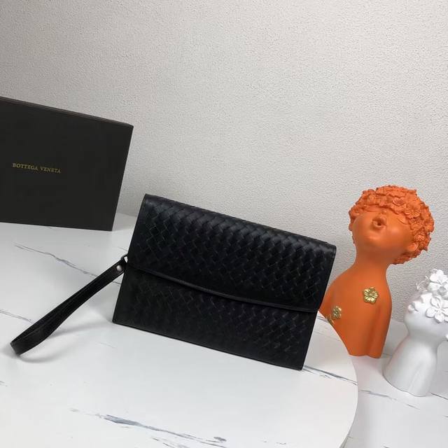 with box Bv This woven handbag is made of imported waxed calfskin, with top work
