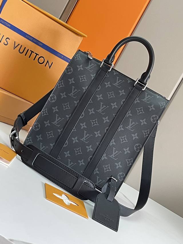 a top-tier, authentic, all-steel design. This handbag draws inspiration from the