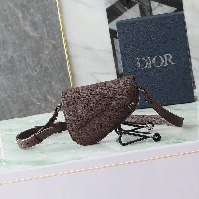 the most exclusive version on the market, this saddle bag made its stunning debu