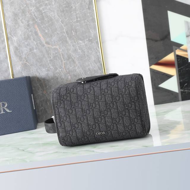Dior Lingot toiletry bag, beige and black Oblique print. No. 2Adca418Yky_H27E_Tu