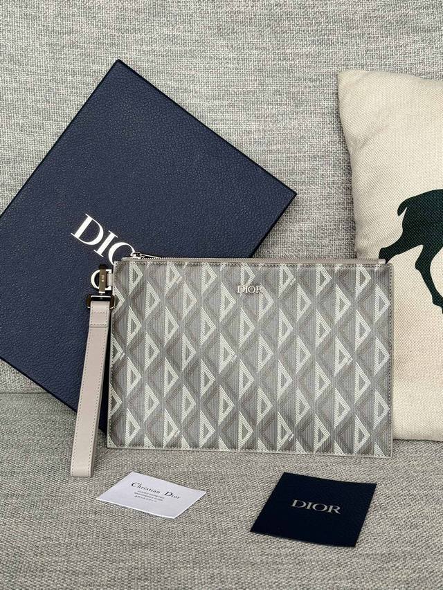 A4 clutch bag, Dior's hot-selling handbag of the year, A4 series Oblique print,