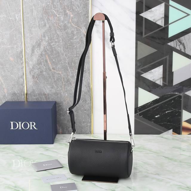 Dior Roller Dior Oblique men's shoulder and crossbody bag. Round bag with authen
