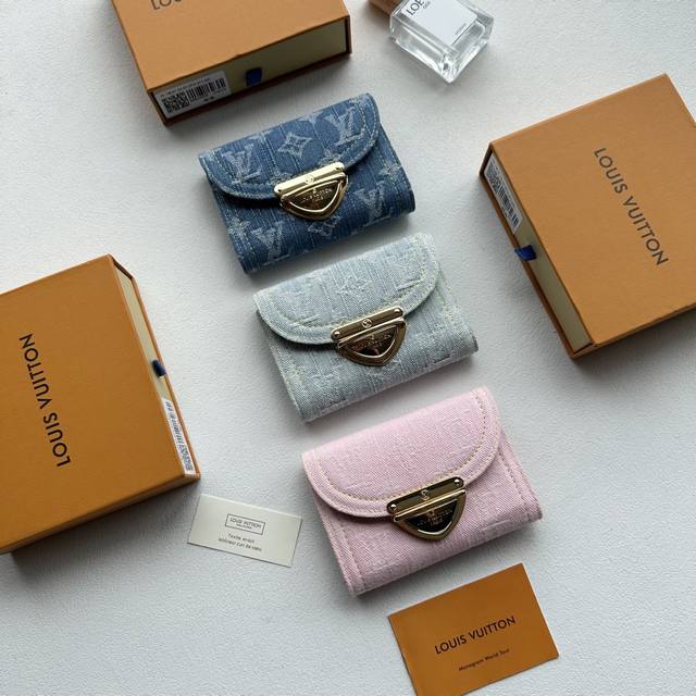 Color: Gray-Pink Blue Size: 12X9.5X1.5 "Portefeuille Victorine" is made of stone