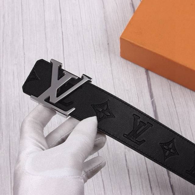 Brand: Louis Vuitton Size: 39mm authentic size Hardware material: counter boutiq