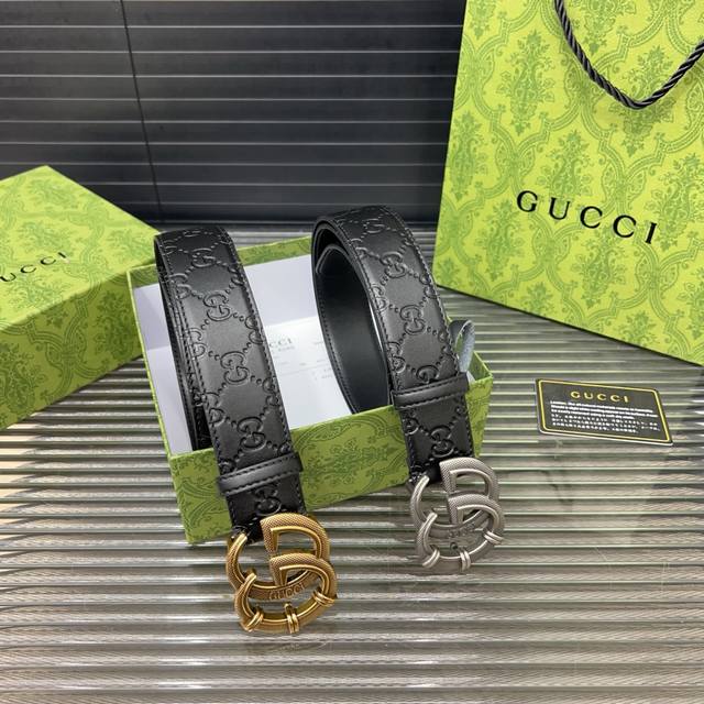 Gucci leather belt, a classic men's belt and a must-have for fashion. High-quali