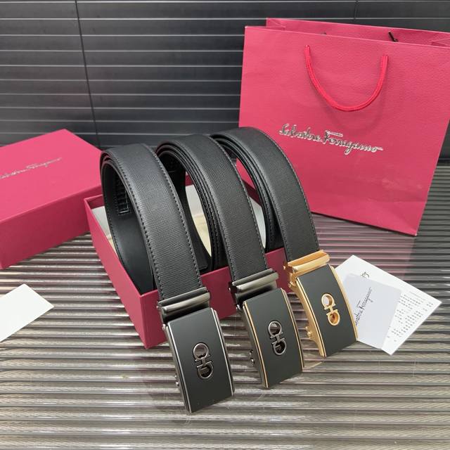 Ferragamo leather belt, a classic men's belt and a must-have for fashion. High-q