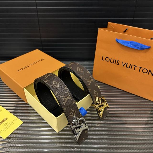 Louis Vuitton leather belt, a classic men's belt and a must-have for fashion. Hi