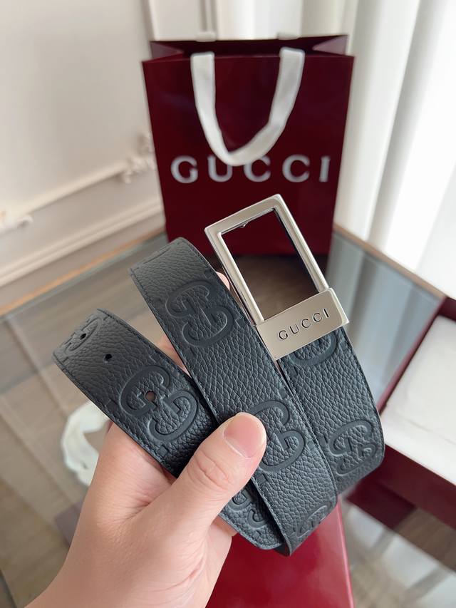 Stunning Gucci men's new square buckle belt. 3.5cm wide. Classic embossed design