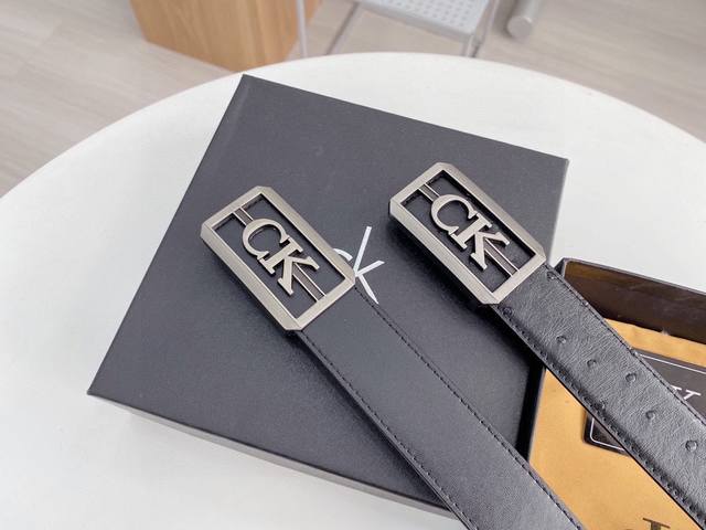 Ck American brand The world's largest high-end fashion holding company is famous