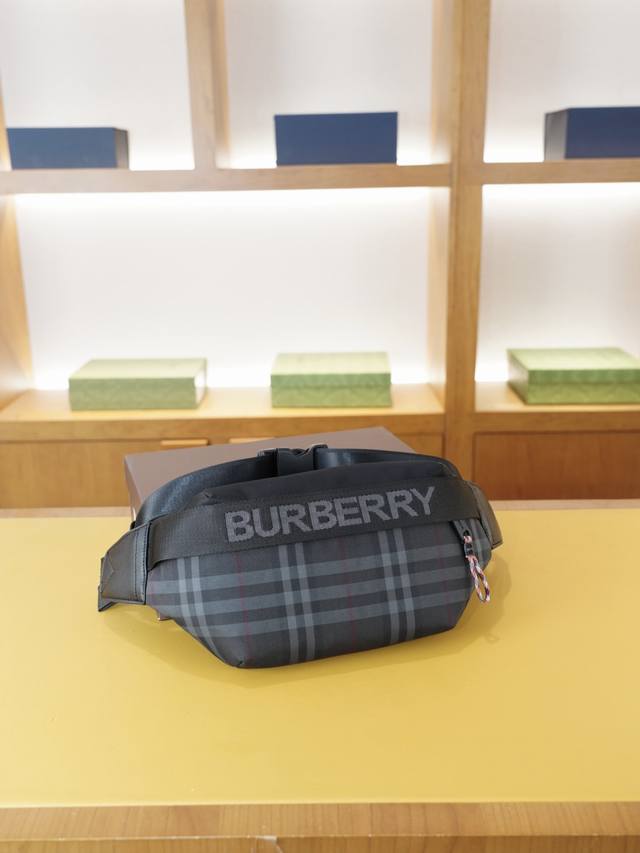 Burberry official website synchronized high-end waist bag and chest bag. A timel