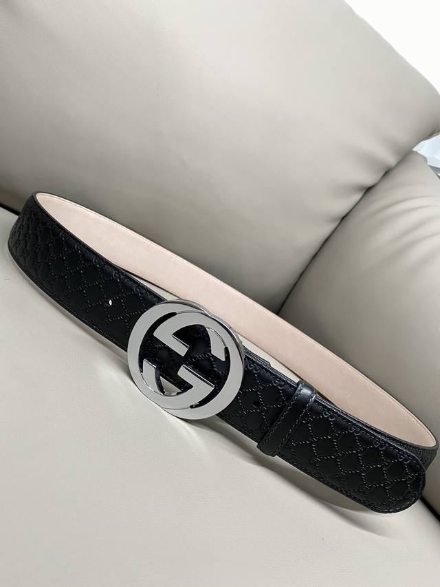Gucci imported calfskin leather with hot-pressed small G. Natural, drug-free tre