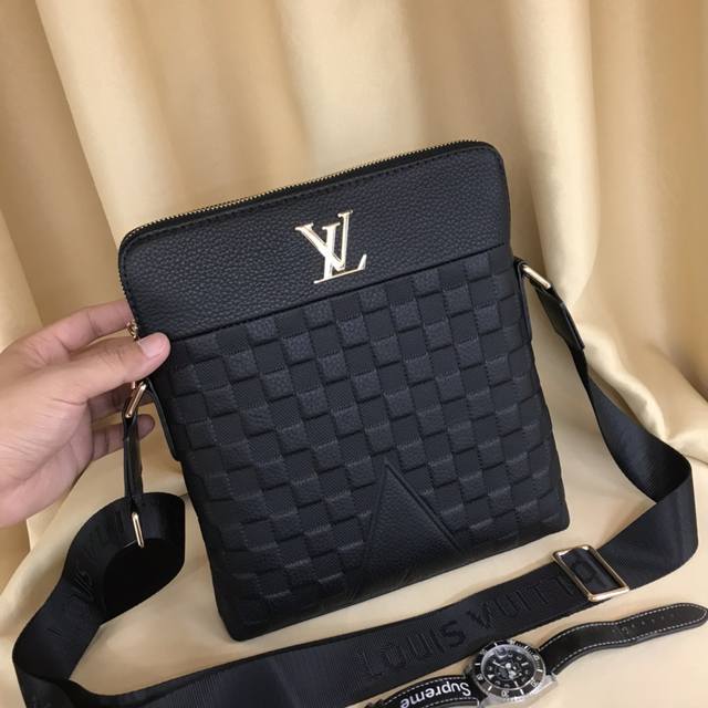 New Lv Crossbody Bag Made of premium Italian imported cowhide. Stainless steel h