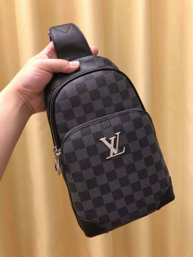 V home style new V chest bag, using counter fabric with top layer cowhide, very