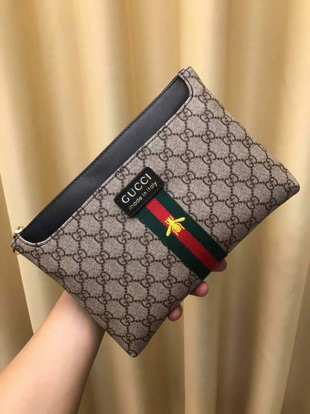 with box. This is the latest Gucci clutch from Gucci, an exclusive first, featur