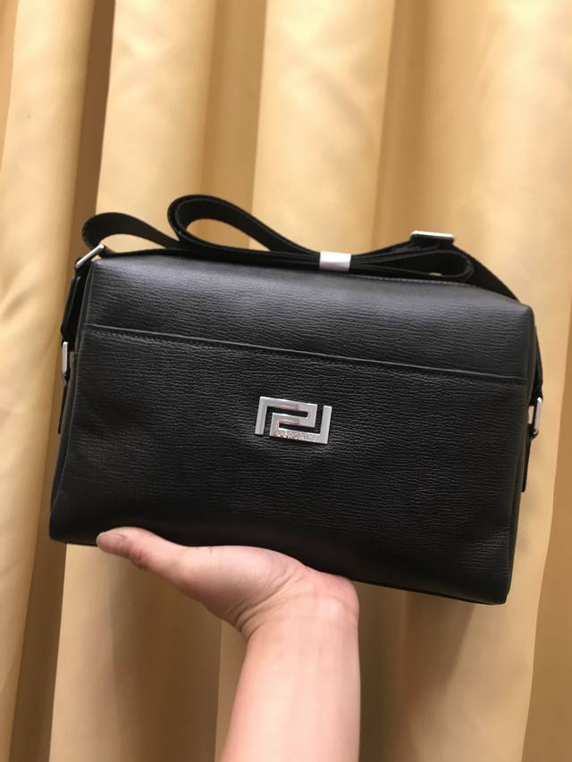 Spring launch of the luxurious Fanjia men's crossbody bag. Made from premium imp