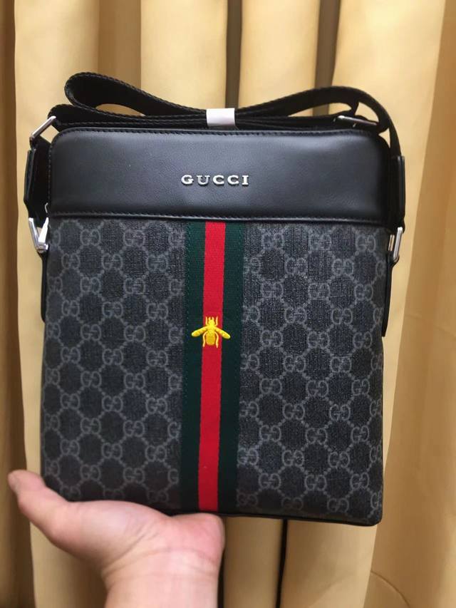 2630 Gucci crossbody bag, the latest model from Gucci, an exclusive first, origi