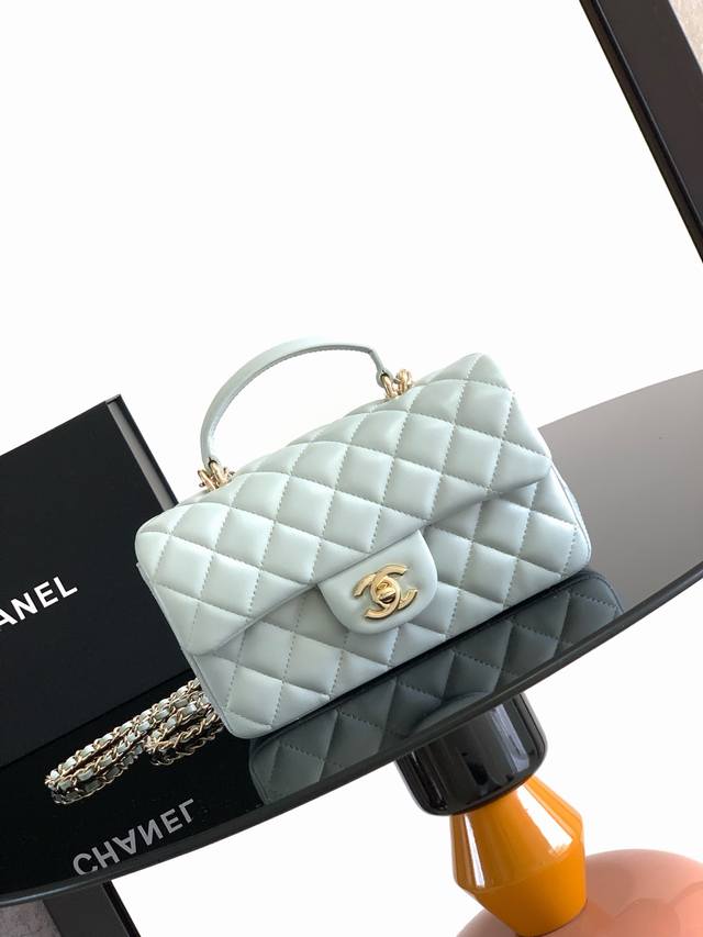 New model in stock! The 23K new handle Cf Mini lambskin has a fantastic sheen an