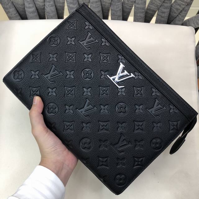 Lv top-grade original single-piece new style clutch bag has arrived. Imported co