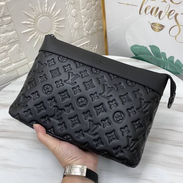 M82545 Embossed! Pochette Voyage Souple Clutch The Pochette Voyage Souple Clutch