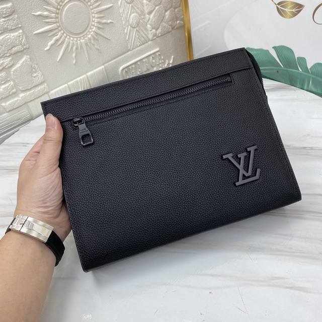 M59329 Men's Messenger Voyage Aerogram Handbag. The new Messenger Voyage handbag