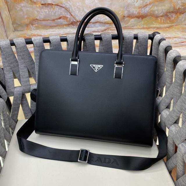 Out of Stock! New Prada casual essential clutch bag shipped simultaneously with