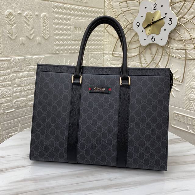G's new hot-selling men's handbag, made of high-end quality fabrics, imported sc