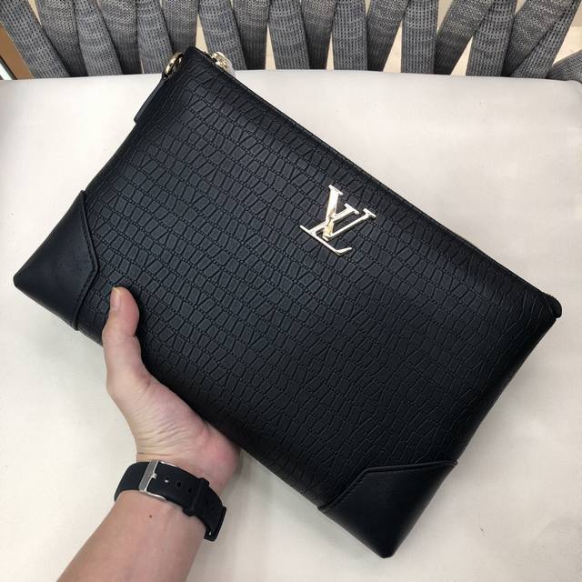 top-of-the-line original and new clutch bag has arrived. Imported cowhide leathe