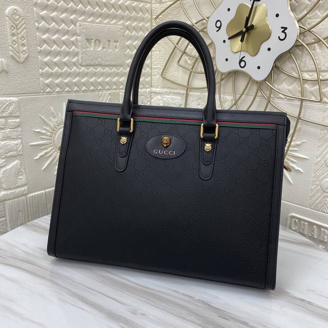 G's new hot-selling men's handbag is made of high-quality fabric made of importe
