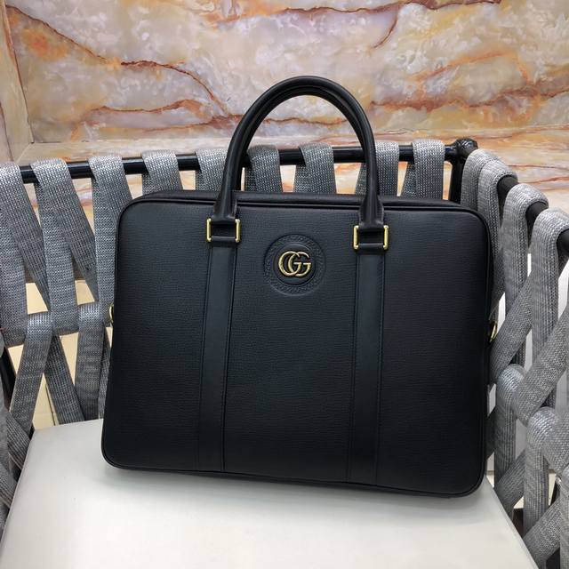 The newest hot-selling men's briefcase, made of high-quality imported scalp leat