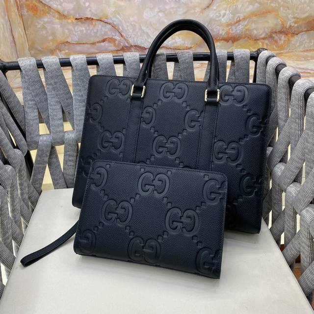 Top-tier original quality! Exclusive, premium G-brand embossed Italian cowhide.