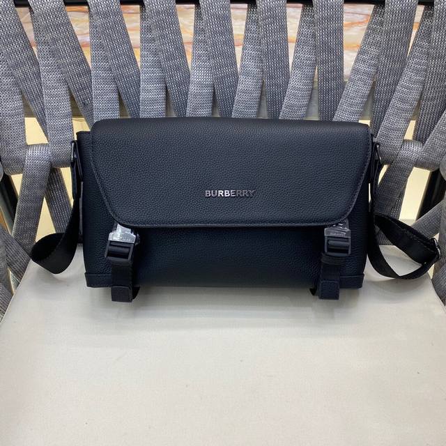 This structured messenger bag is crafted from charcoal grey Burberry top-grain c