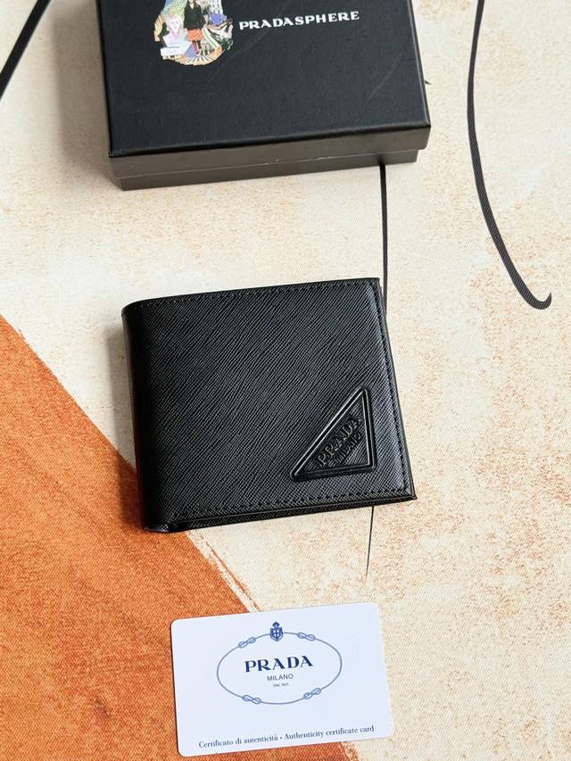 Prada men's short wallet counter latest style, official website synchronization,