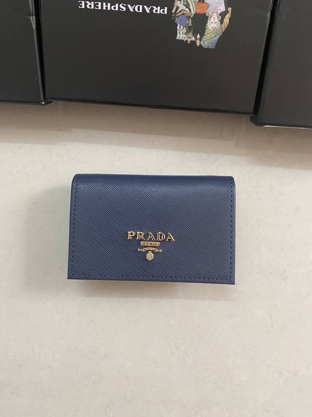 Prada's latest men's card holder, synced with the official website, authentic pr