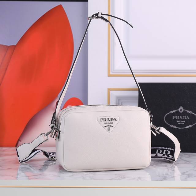 Backpack 1Bd082 Backpack This backpack is made of imported deerskin leather and