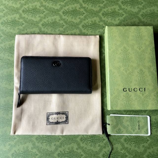 The top-of-the-line model features imported leather and imported threads. The ne