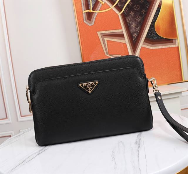 Men's handbag imported from Italy, using imported equipment + lines are clear Eu