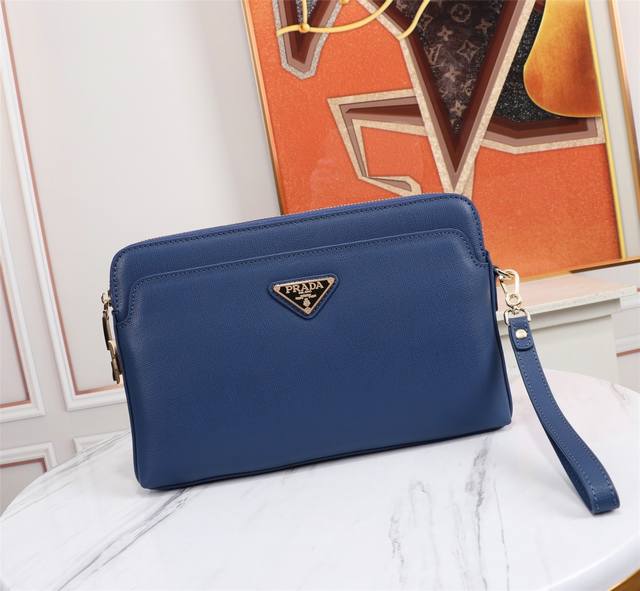 Men's handbag imported from Italy, using imported equipment + lines are clear Eu