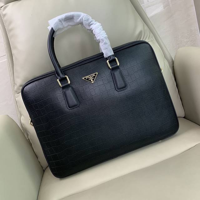 the latest hot-selling Prada deerskin-grain imported top-grain cowhide briefcase