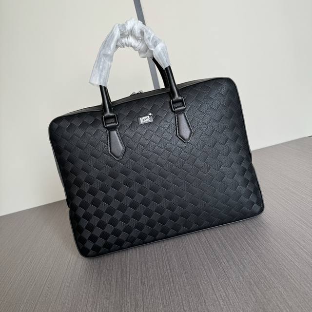The latest and hottest Montblanc briefcases from top-tier counters are shipping
