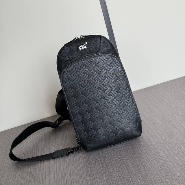 The latest and hottest Montblanc chest bags from the top-tier counters are now s
