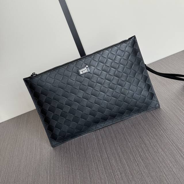 The latest and hottest Montblanc clutches from top-tier counters are shipping in