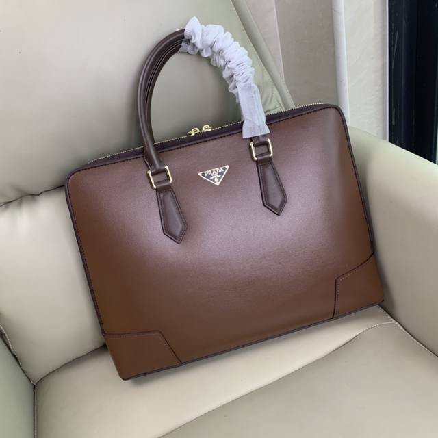 the latest and hottest Prada imported top-grain cowhide briefcase from a top-tie